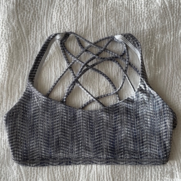 Sports bra in gray and blue geometric pattern size 6 - Picture 1 of 3